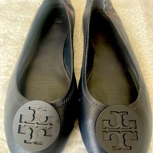 Tory Burch Black Flats Sleek and Versatile
